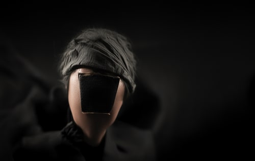 AI Design for complete the masked region with appropriate content