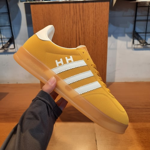 AI Design for change the white line to be H word