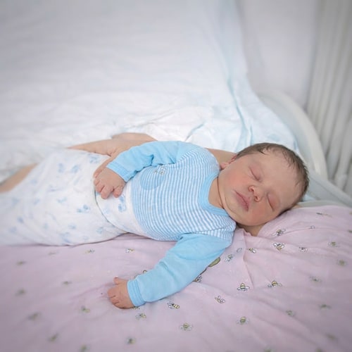 AI Design for ehance the quality of photo, not to be so blury and blur maximal possible the backgorund.