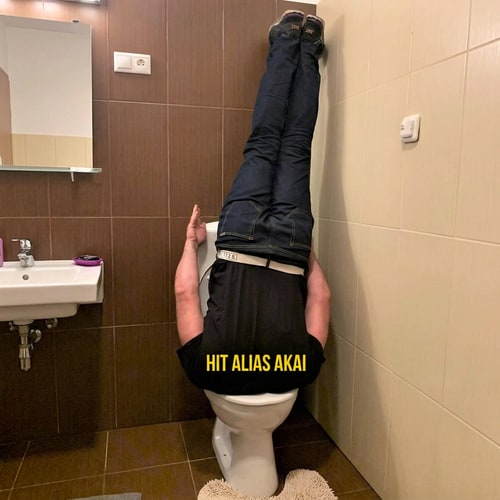 AI Design for Polojáról vedd le az írást. Legyen oda írva nagy betükkel HIT ALIAS AKAI