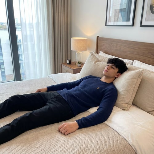 AI Design for Szerkessz meg hol a lakásba vagyok és fekszek napszemüveg nem kell