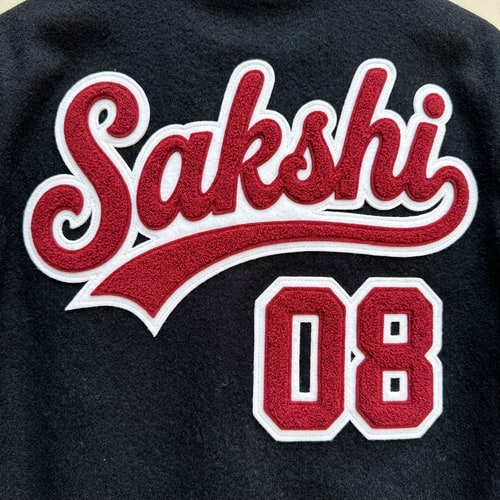 AI Design for i need u to generate the same for the word SAKSHI
the whole word in a single like
keep the font type the same as the image provided
red font color
wid border
white outside borderline
same underline format n all
the curver the font same
and a seperate 08 number too
