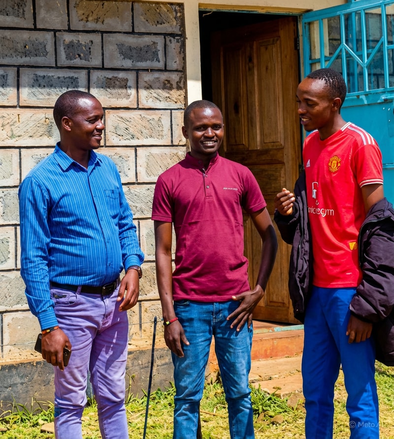 Make this photo visible and remove blurring colors. Zoom a little and faces should be matching one taken by 300MP camera