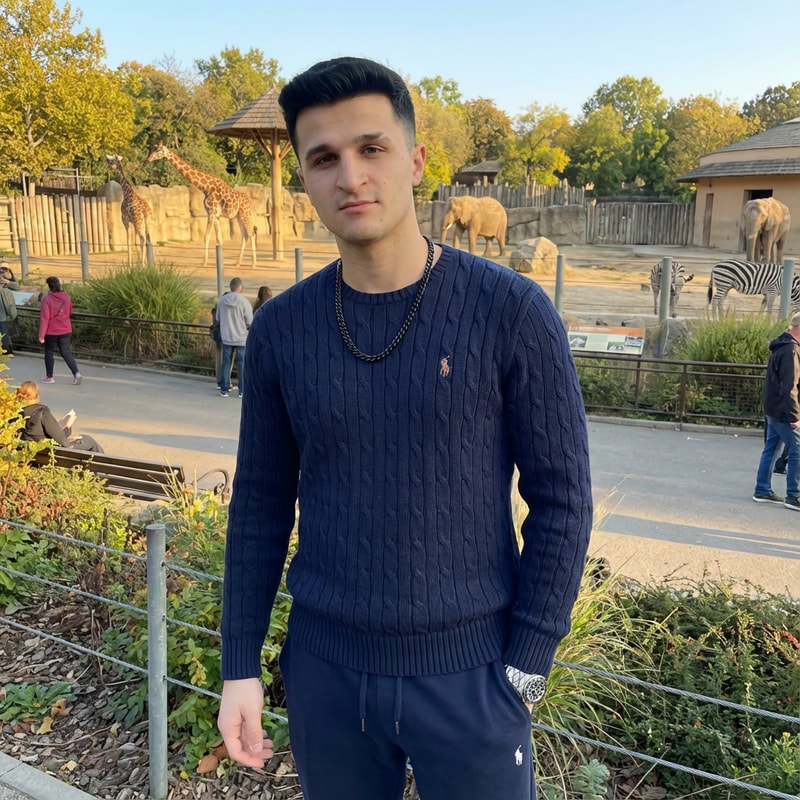 Adj rám 1 ralph lauren kötött pulóvert. Állatkert legyen a hejszin ahol állok illetve kabát ne legyen rajtam és 1 ralp lauren melegitő nadrágot viseljek. A nyakláncom legyen valami fekete