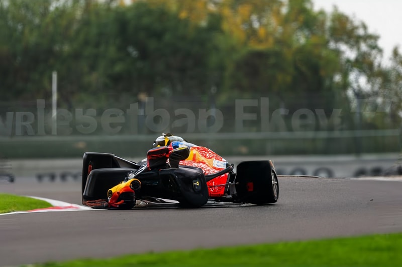 fill the masked area naturally