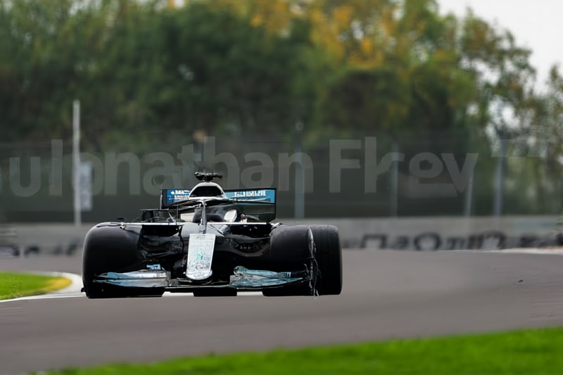 fill the masked area naturally