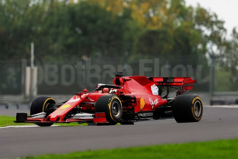 fill the masked area naturally