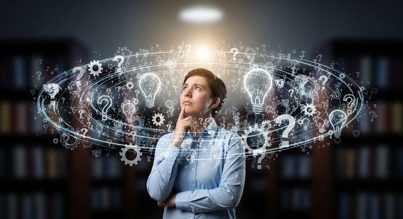 תמונה של אדם תוהה מלא שאלות