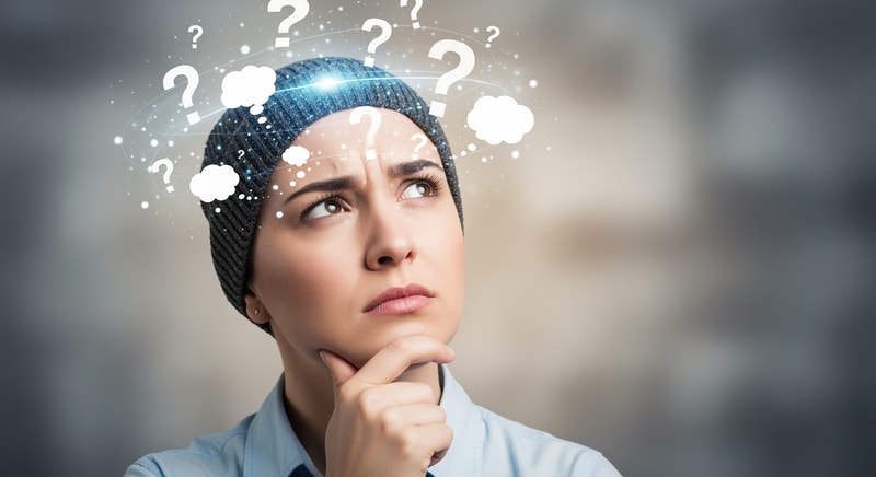 תמונה של אדם תוהה מלא שאלות