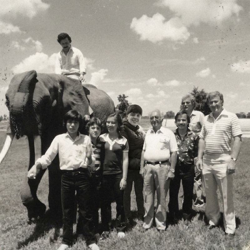 haz que el chico de la imagen 2, este en la imagen 1