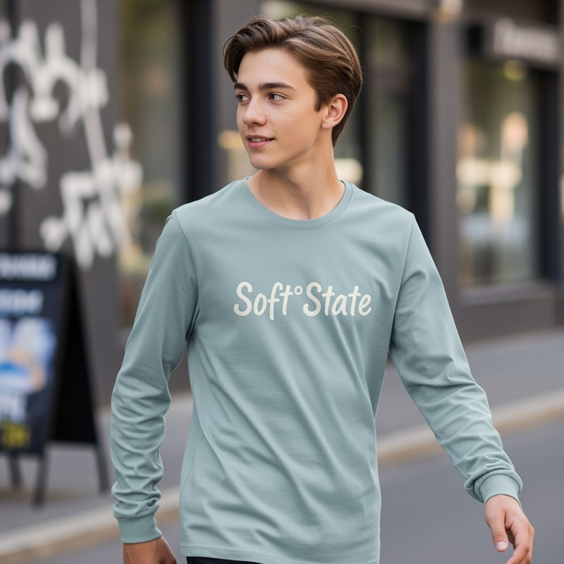 Créame un diseño de ropa de adolescente chico q ponga Soft°State